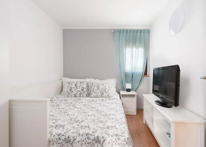 House Stone Lady 度假居 Dobrinj