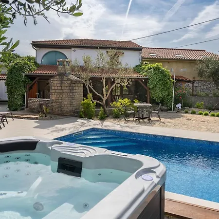 House Stone Lady Vikendica *