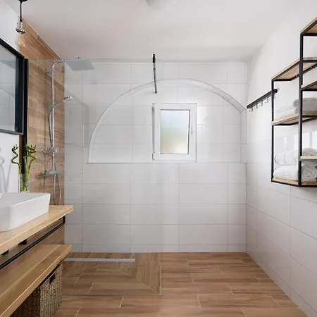 Vikendica House Stone Lady *